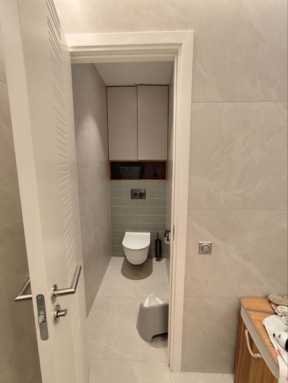 WC plaaditööd ja seinale paigaldatud sanitaartehnika